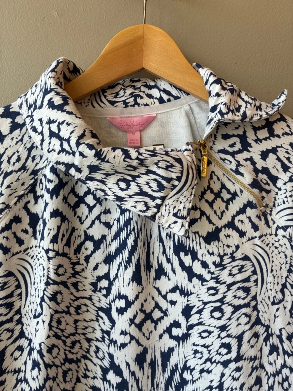 Lilly Pulitzer UPF 50+ Booker Popover Pineapple Party Pullover, Medium - Picture 3 of 7